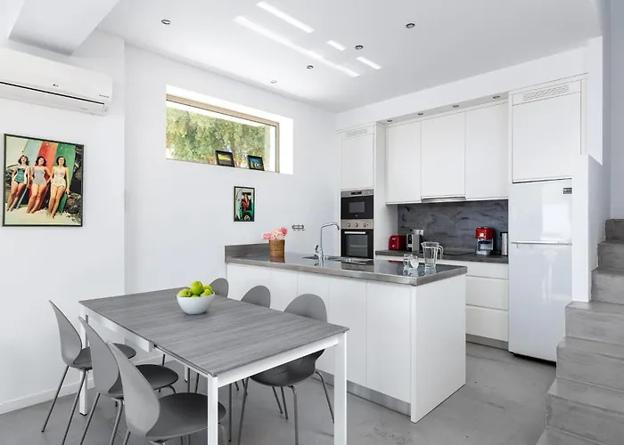 In Rhodes Near Ladiko Bay Βίλα Καλυθιές